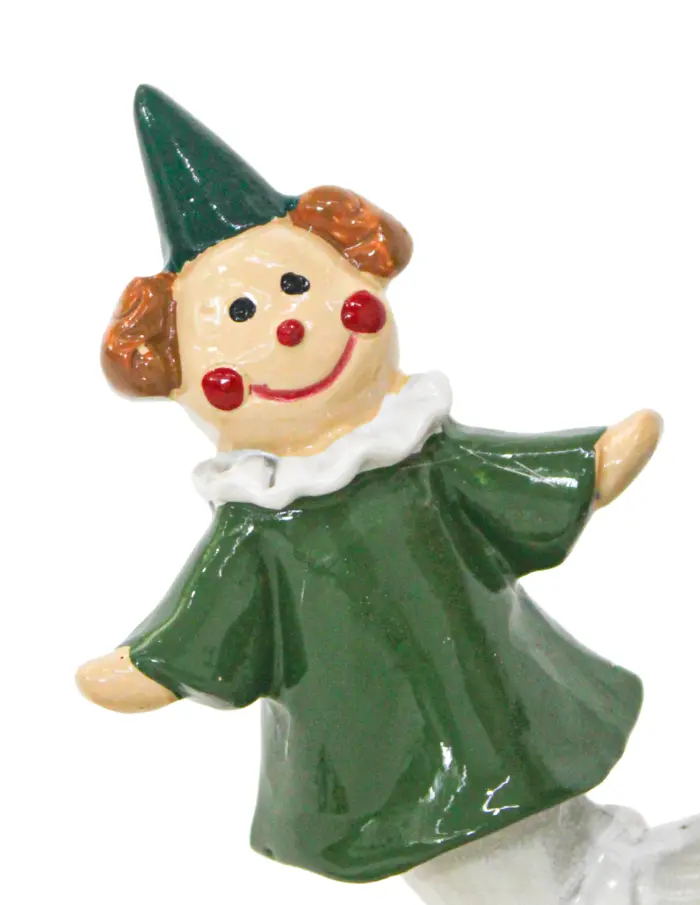Payaso blanco con verde sobre bici de poliresina de 17x7.5x24.5cm - Image 4
