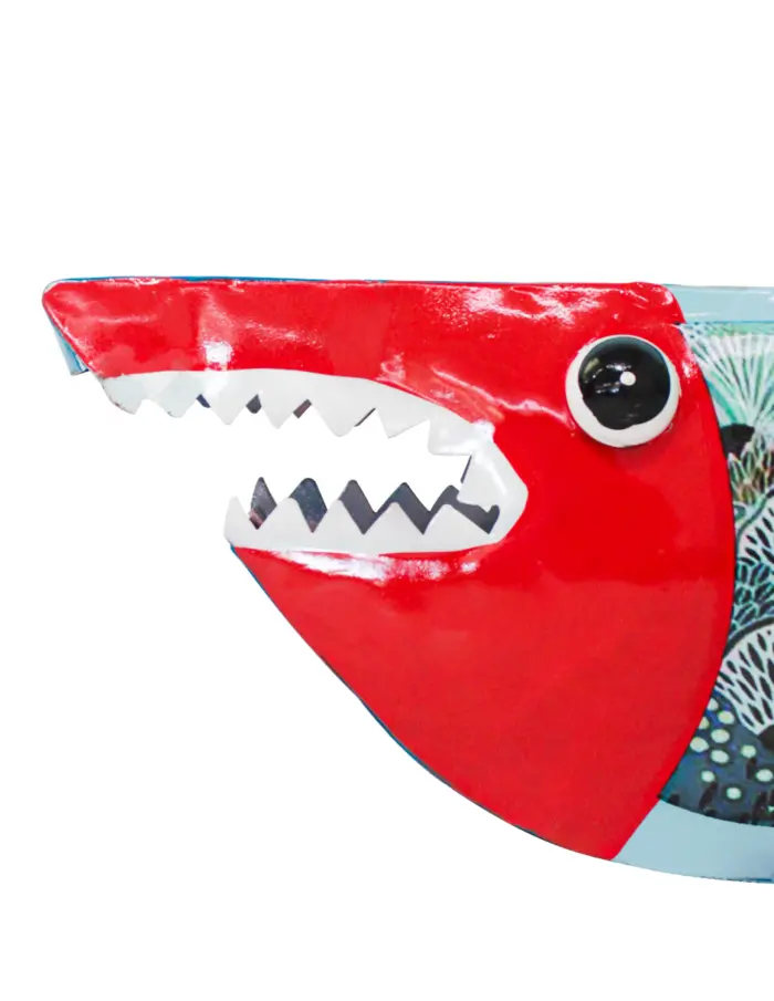 Tiburón de metal de colores de 16x47x17cm - Image 4