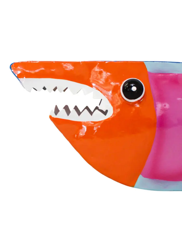 Tiburón de metal de colores rosas de 16x47x17cm - Image 4