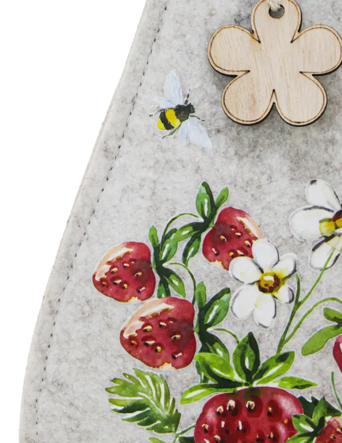 Conejo de fieltro con dibujo de fresas en base de madera de 22x60x8cm - Image 4