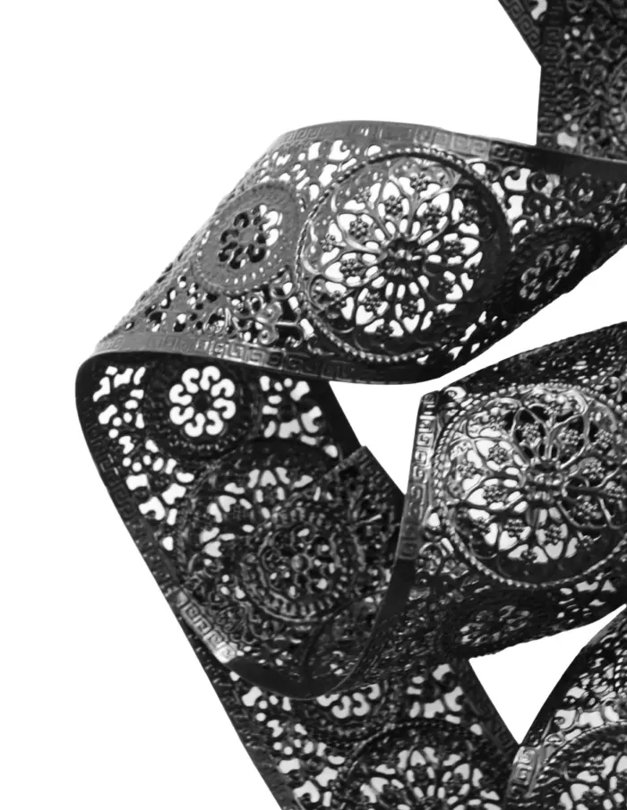 Cuadro de metal diseño listón negro de 90.8x50.2x8.9cm - Image 3
