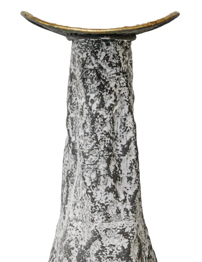 Florero de metal blanco con filo dorado de 14.6x48.3cm - Image 4