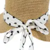 Sombrero tejido caqui con liston blanco y puntos de 31x32x14cm - Image 3