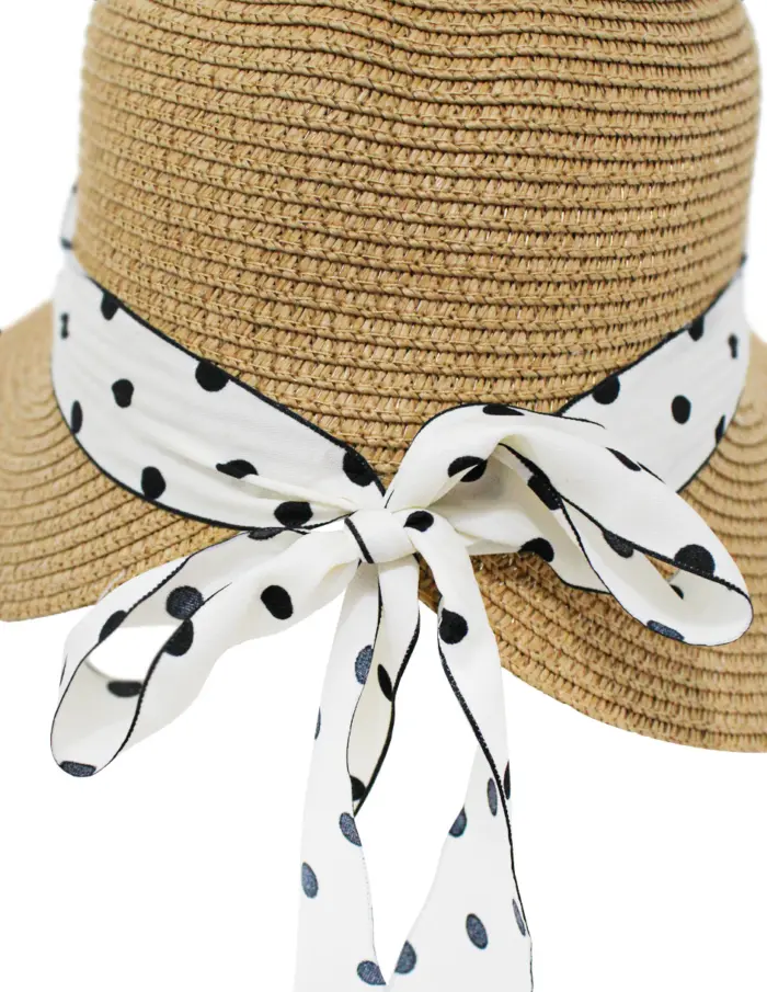 Sombrero tejido caqui con liston blanco y puntos de 31x32x14cm - Image 3