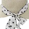 Sombrero tejido beige con liston blanco y puntos de 31x32x14cm - Image 3