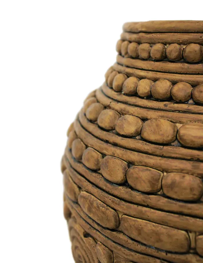 Maceta de cemento beige con circulos y puntos de 26.5x26.5x34cm - Image 3