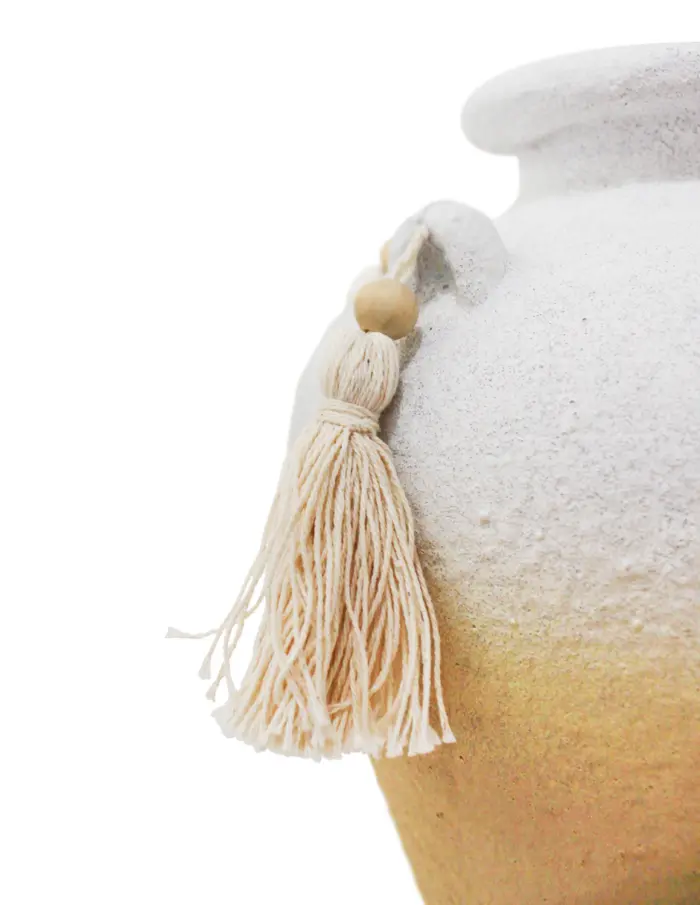 Jarrón de terracota blanco con borlas de 14.5x14.5x20cm - Image 3