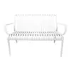 Sillón de 2 plazas de plástico con descansabrazos blanco diseño tiras de 73x119x77cm - Image 3