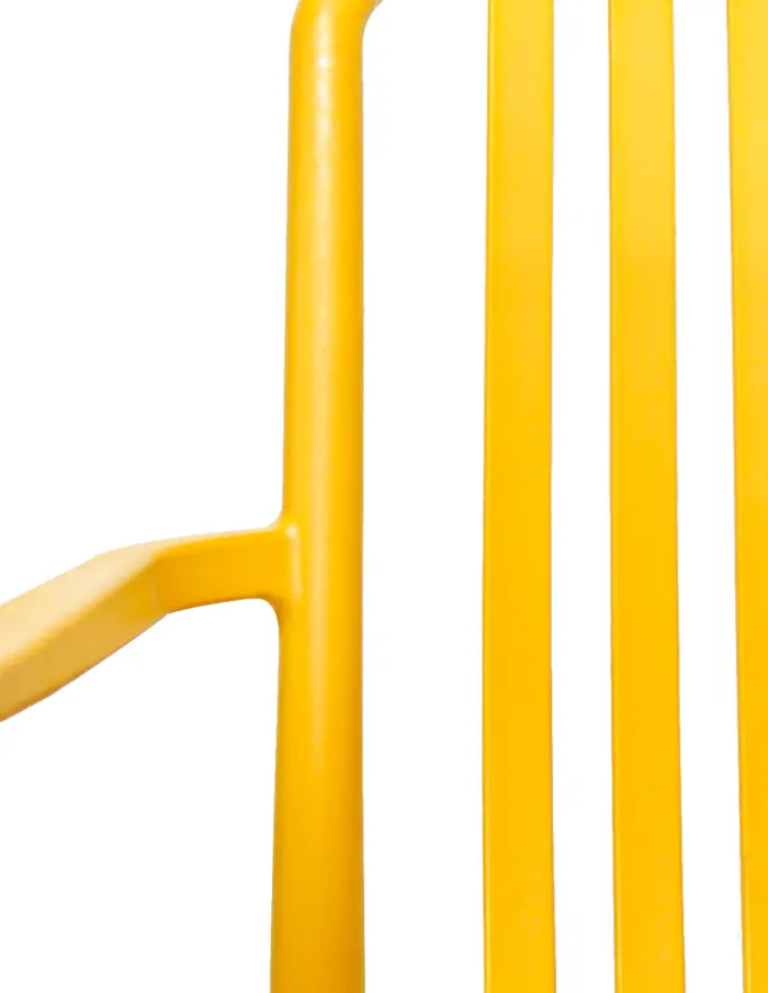Silla de plástico con descansabrazos amarillo diseño tiras de 69.9x74.7x77cm - Image 3
