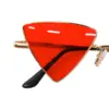 Lentes para sol con cristales triangulares rojo con dorado de 14.5x15x4.4cm - Image 3