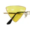 Lentes para sol con cristales triangulares amarillo con dorado de 14.5x15x4.4cm - Image 3