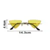 Lentes para sol con cristales triangulares amarillo con dorado de 14.5x15x4.4cm - Image 4
