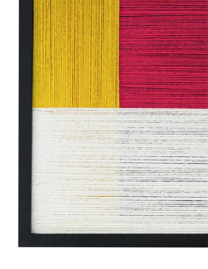 Cuadro de hilo blanco con amarillo y chedron de 50x70x2.5cm - Image 2