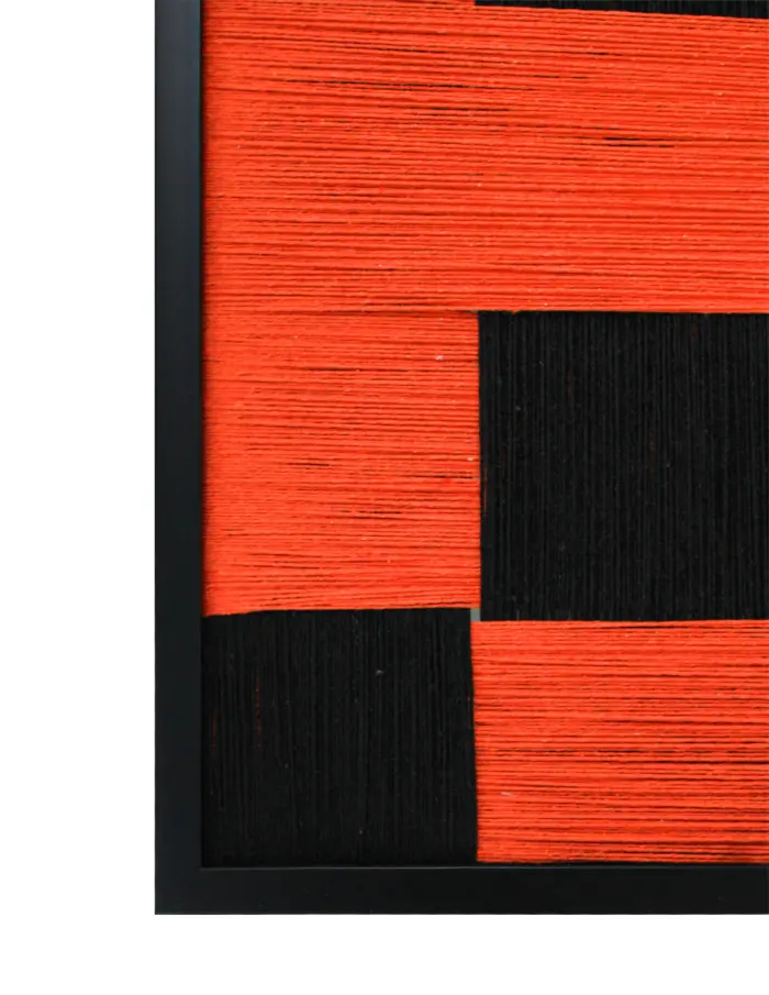 Cuadro de hilo naranja con cuadros negros de 50x70x2.8cm - Image 2