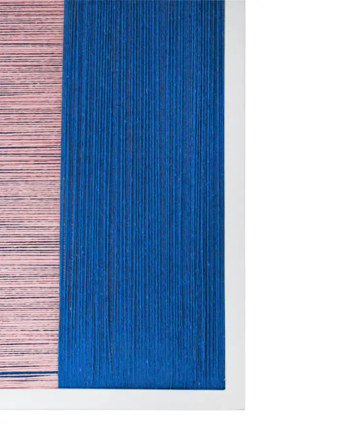 Cuadrado de hilo azul con rosa y negro de 50x70x2.5cm - Image 2