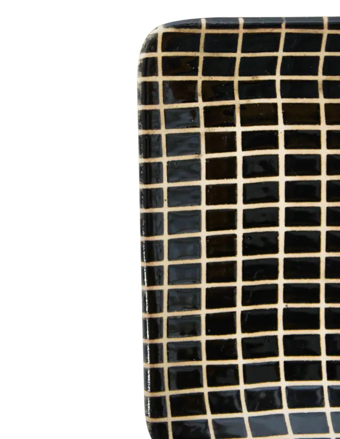 Plato de porcelana rectangular negro con líneas amarillas de 21x12.7x2cm - Image 2