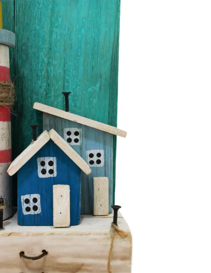 Faro de playa de madera con casita azul de 15x8.5x34cm - Image 3