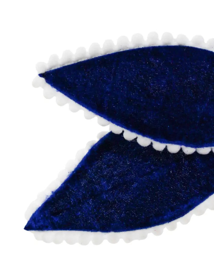 Nochebuena artificial de terciopelo azul con orilla blanca de 30x21x0.1cm - Image 2