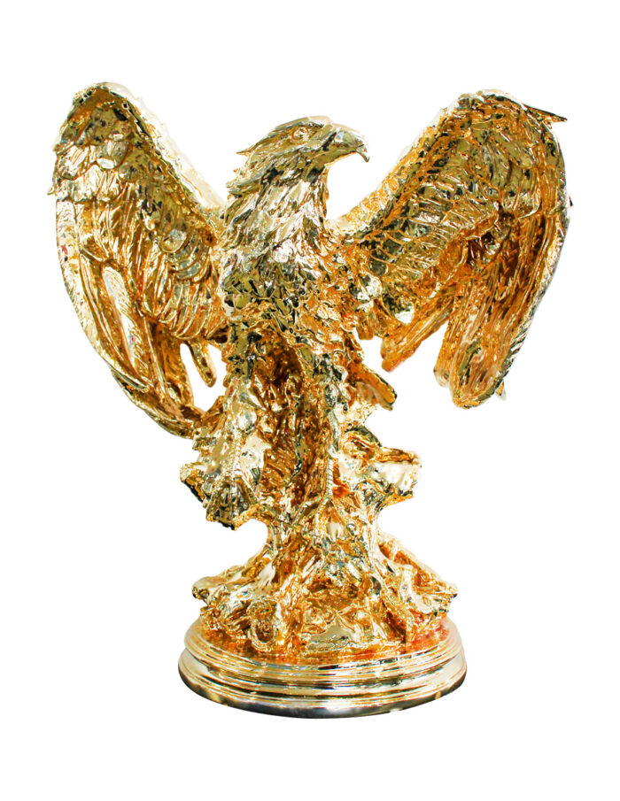 Aguila real de poliresina parada en base dorada