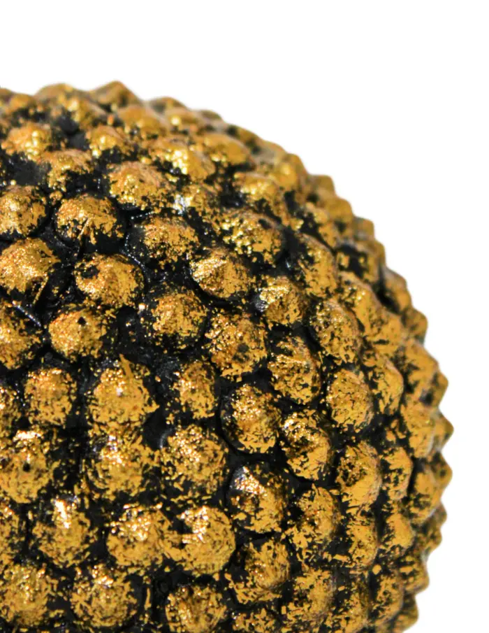 Esfera de poliresina a cuadros dorada de 9x9x9cm - Image 2
