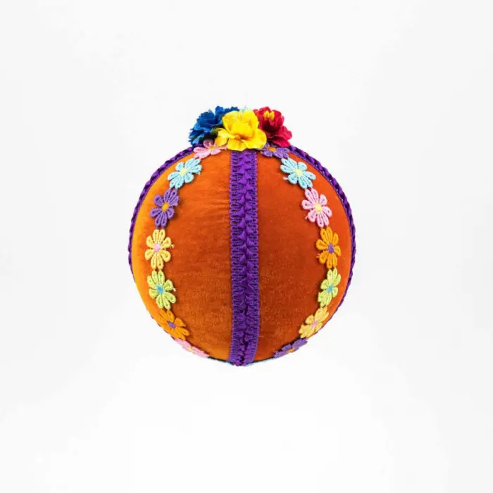 Esfera Naranja con Flores y Líneas Moradas