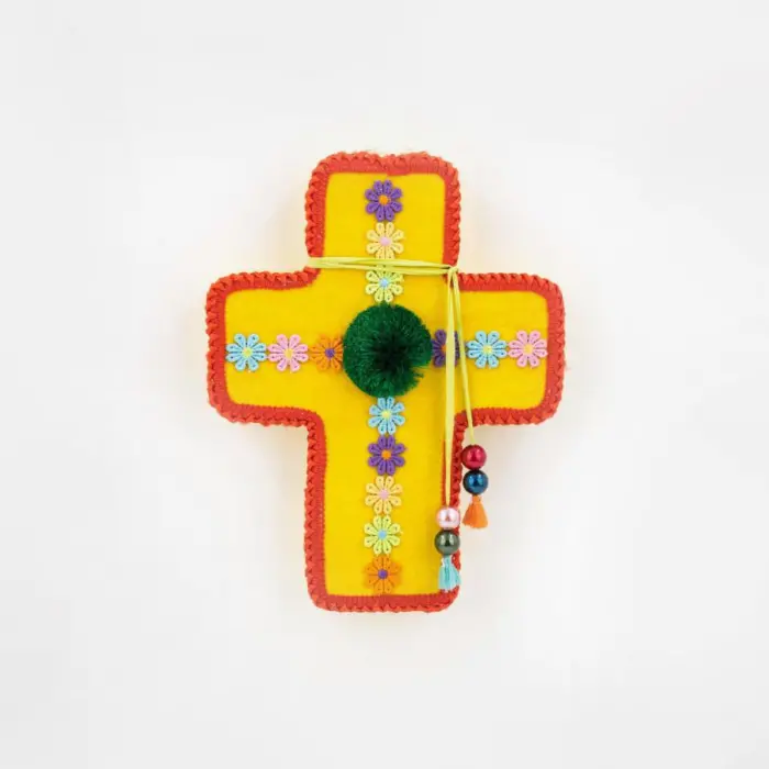 Cruz Decorativa Amarilla con Orilla Naranja y Flores