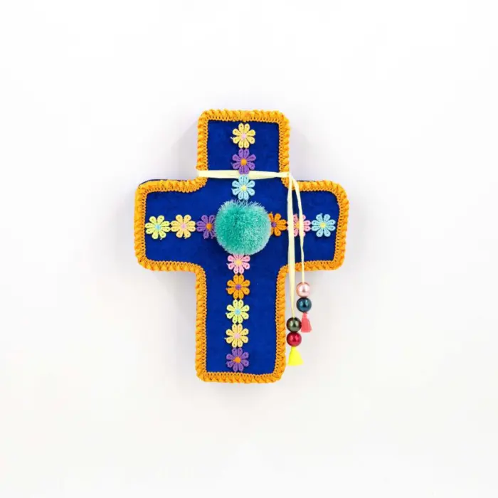 Cruz Decorativa Azul con Orilla Amarilla y Flores