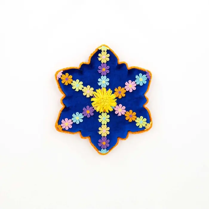 Copo de Nieve Azul con Flor Amarilla al Centro
