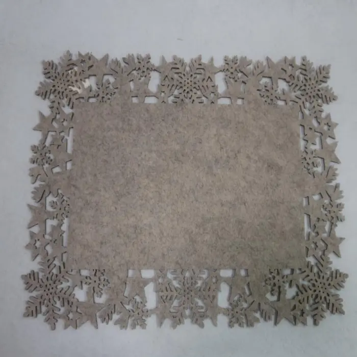 Mantel Beige con Orilla de Copos de Nieve y Estrellas