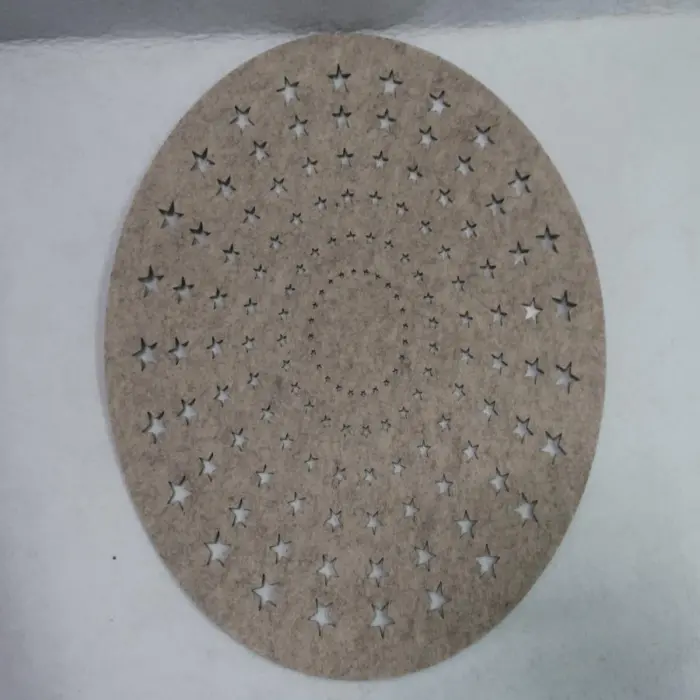 Mantel Beige con Estrellas Perforadas