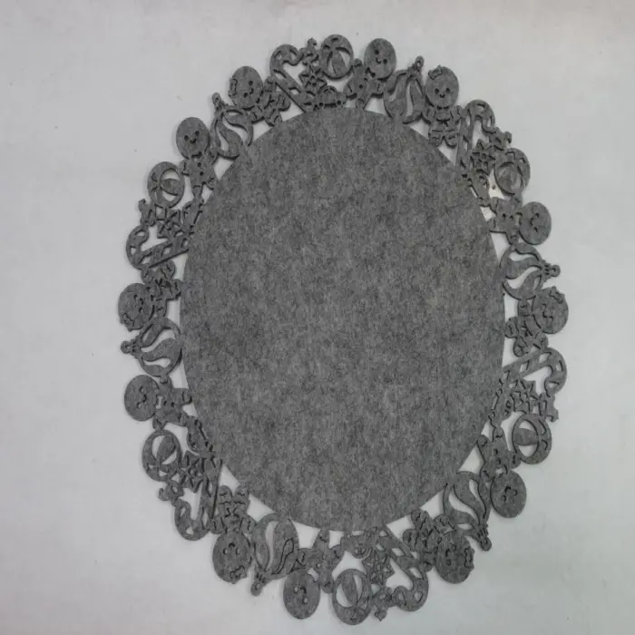 Mantel Gris Diseño Esferas y Muñecos de Jengibre